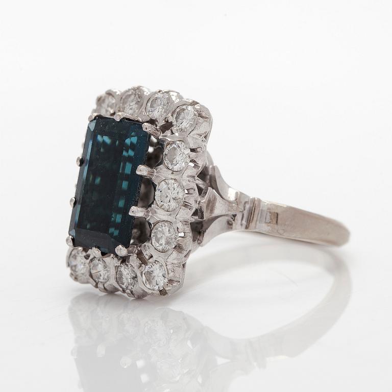 Ring, 14K white gold, tourmaline and brilliant-cut diamonds.