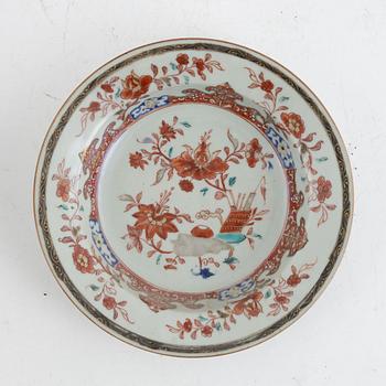 A matched set of 7 Chinese Export soup dishes, Qing dynasty, 18th century.