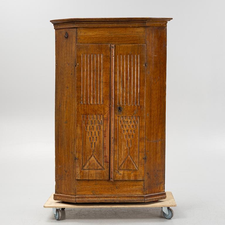 An early 19th Century provincial corner cabinet.