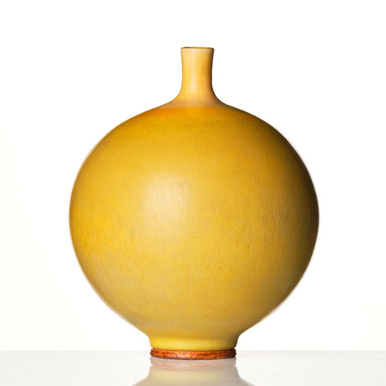 Berndt Friberg, a stoneware vase, Gustavsberg studio, Sweden 1976.