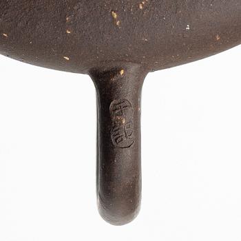 Two Chinese yixing teapots, 1980/90s.