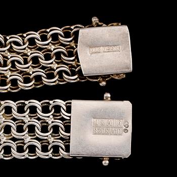 ARMBAND, 2 st, silver, 1900-talets andra hälft. Total vikt ca 55 g.