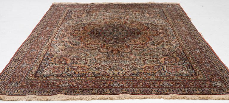 A semi-antique oriental carpet, c. 290 x 195 cm.