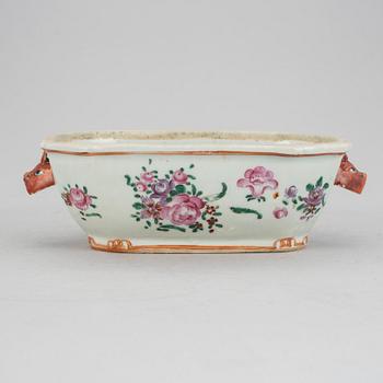 SMÖRTERRIN, kompaniporslin, Qingdynastin, Qianlong (1736-95).