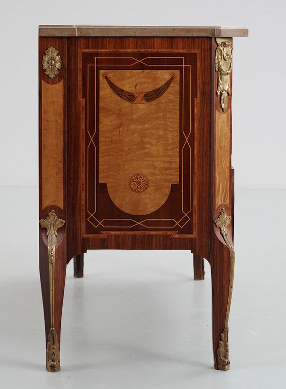 BYRÅ, gustaviansk stil, 1900-talets första hälft.