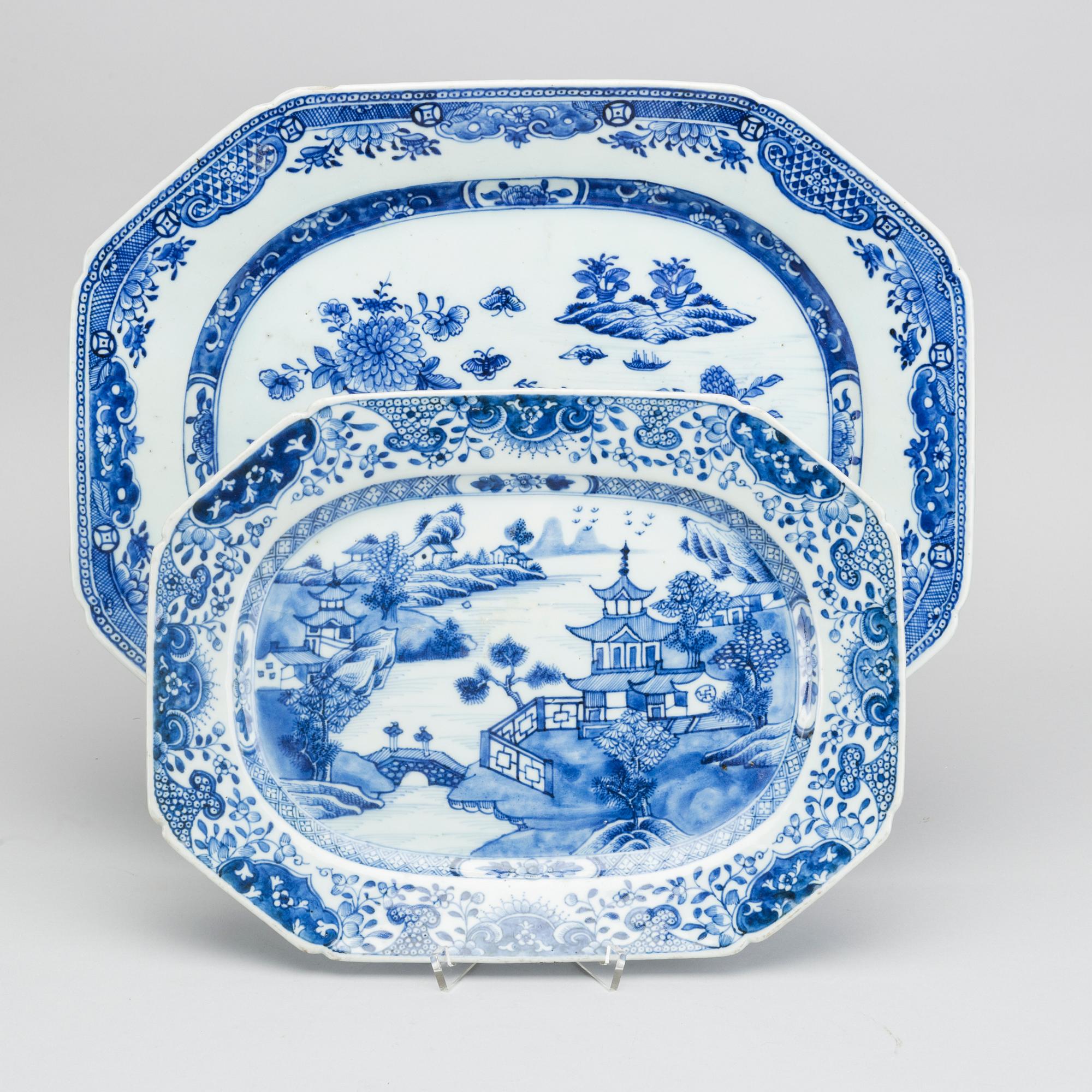 2 pcs of blue and white porcelain charger, Qing dynasty, Qianlong (1736-95).