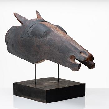 Henrik Allert, A horse head.