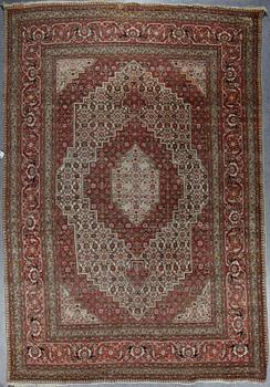 MATTA, antik Täbris. Ca 424 x 287 cm.