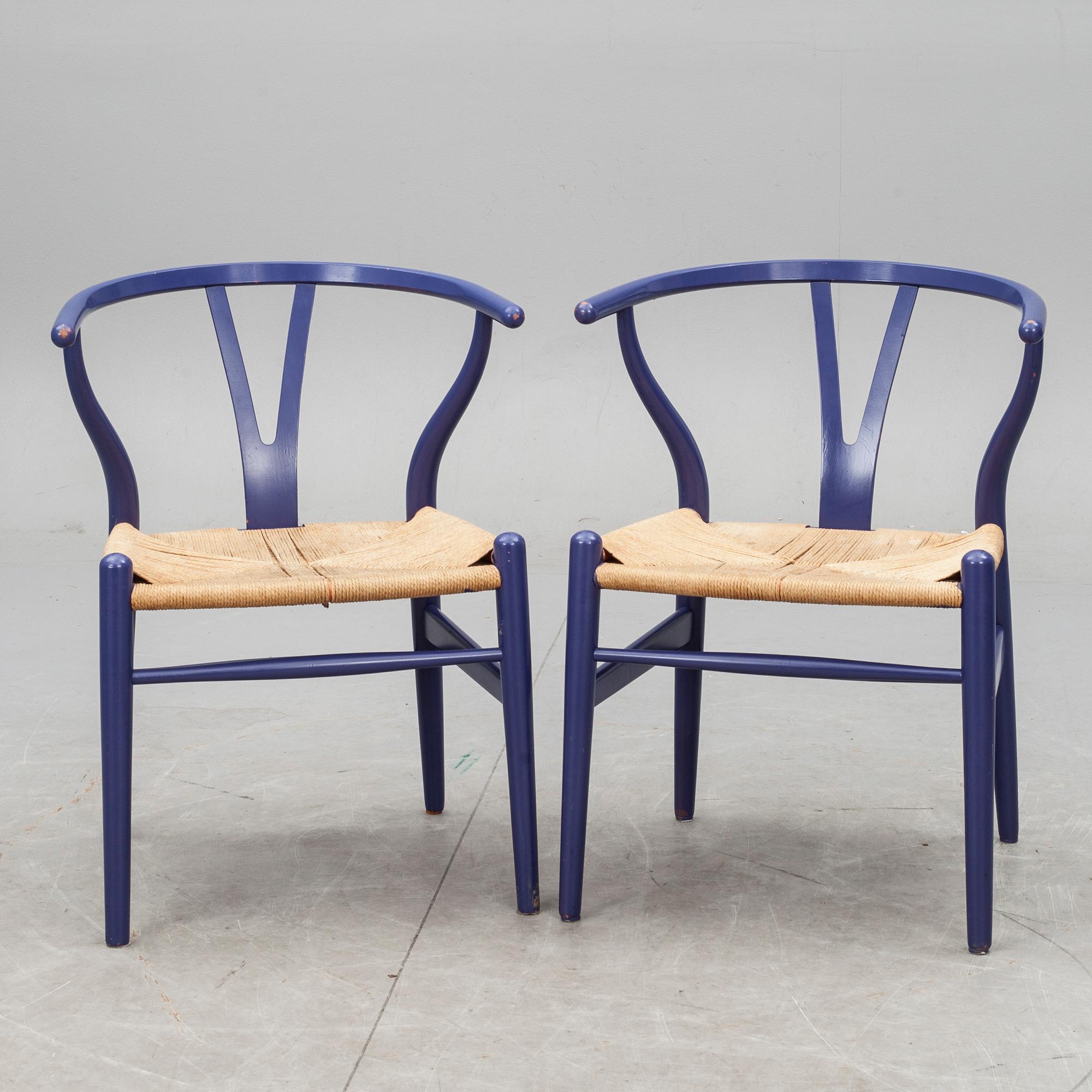 KARMSTOLAR, 2 st, "Y-stolen". Hans J Wegner för Carl Hansen & son, Odense.