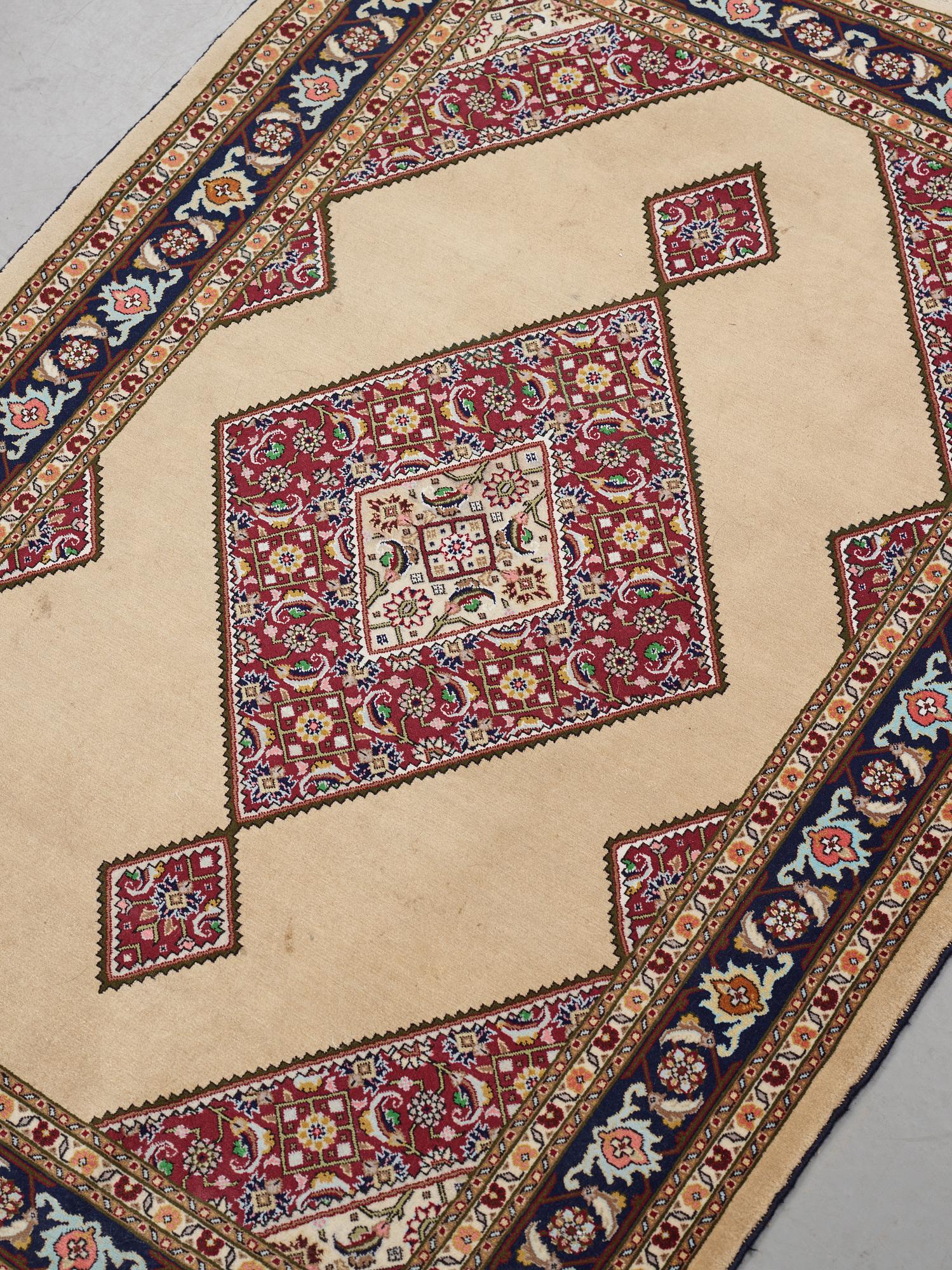 A rug old oriental, ca 140 x 96 cm.