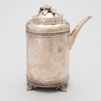A SWEDISH 18TH CENTURY SILVER COFFEE POT, maker's mark of Petter Eneroth, Stockholm .