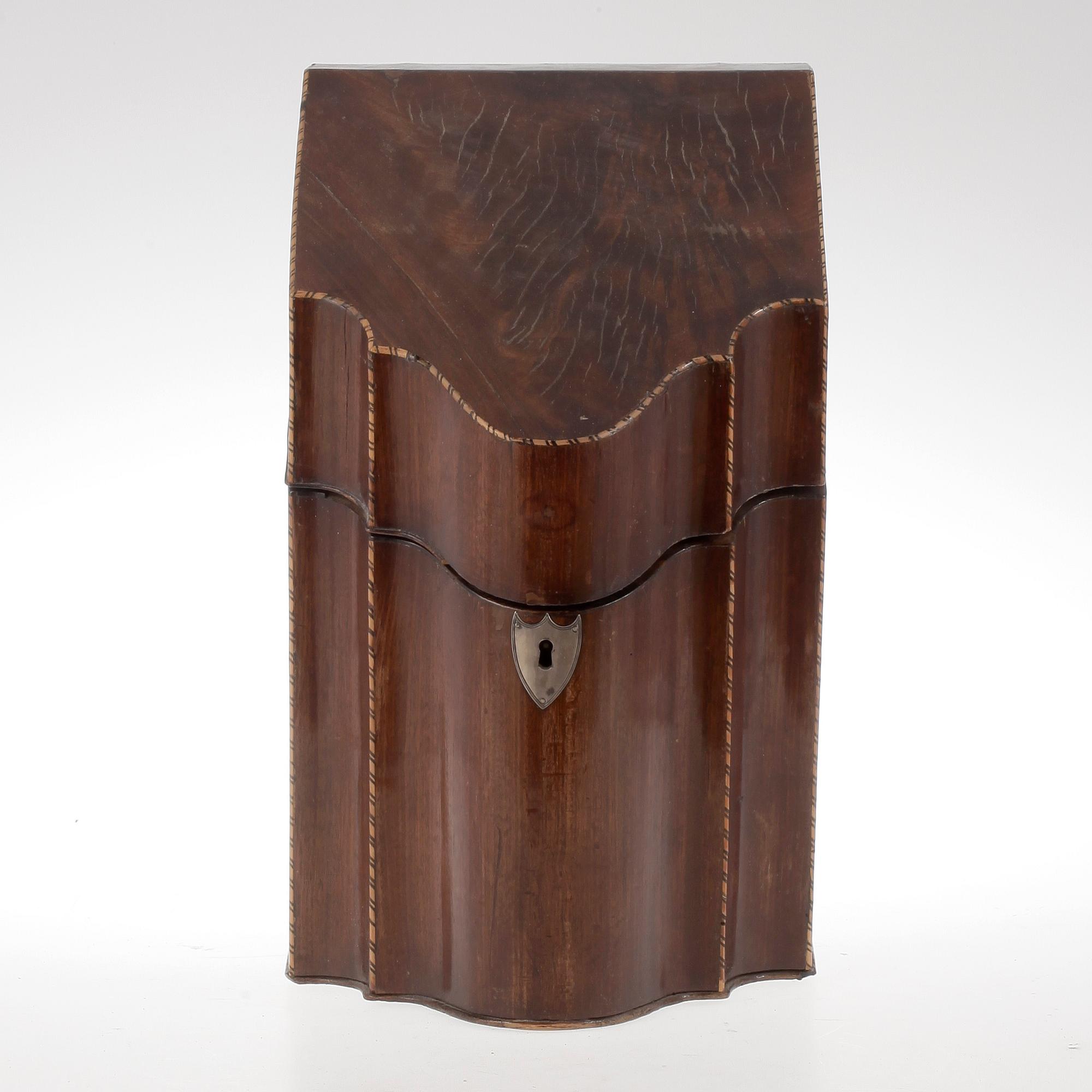 BESTICKSCHATULL, empire, 1800-tal.