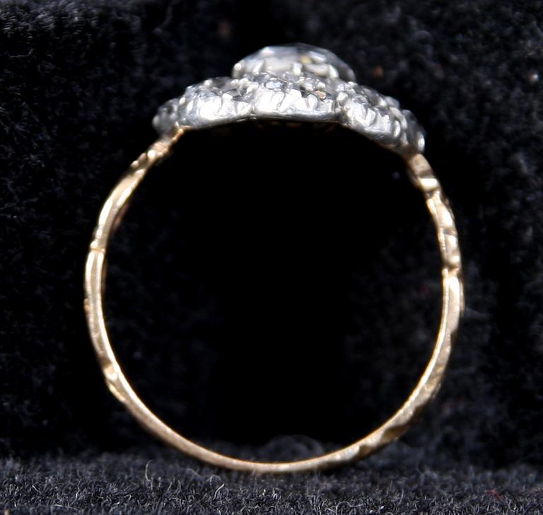 RING, guld samt rosenslipade diamanter, 1900-talets första kvartal.