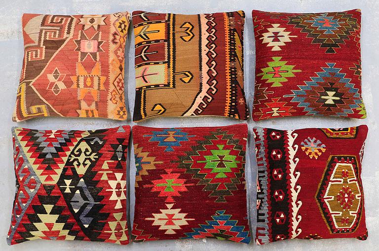 Six kilim cushions, approx, Ca 60 x 60 cm.