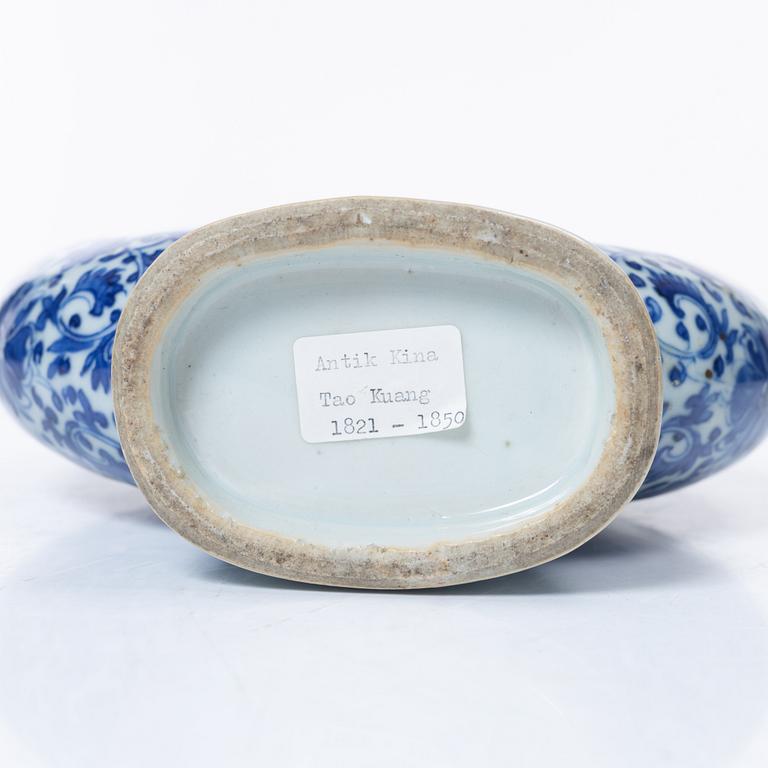 Miniatyrer, fem stycken, porslin. Qingdynastin, 1700-tal.