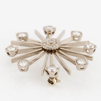 Brooch 18K white gold set with round brilliant-cut and octagonal-cut diamonds.