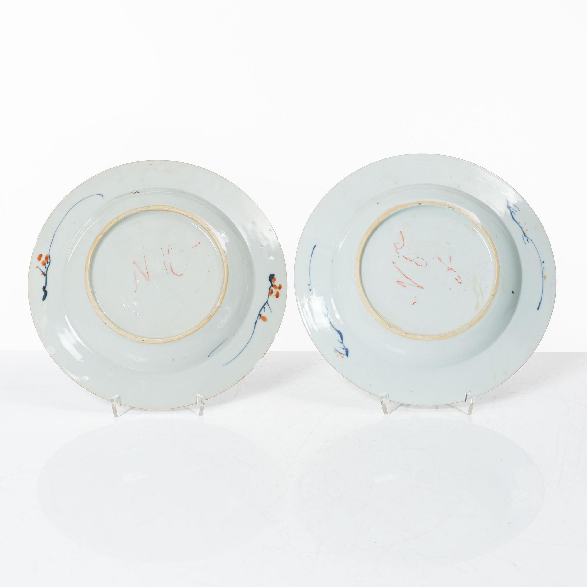 Ett par skålfat och ett par tallrikar, porslin, Kina, Qingdynastin, 1700- och 1800-tal.