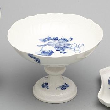 KAFFESERVIS, 31 delar, porslin, "Blå blomster", Royal Copenhagen, 1900-tal.
