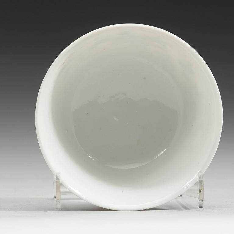 A famille rose bowl, Guangxu mark, early 20th century.