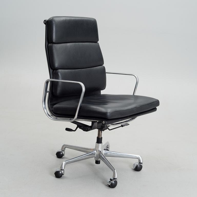 KIRJOITUSPÖYDÄNTUOLI,  "Una Executive", ICF, ItaliA, 2000-luku.
