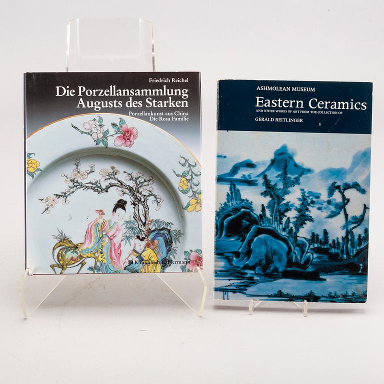 BÖCKER OCH HÄFTEN 21 vol asiatisk konst och konsthantverk.