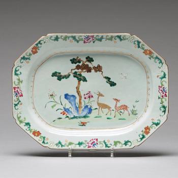 SERVERINGSFAT, ett par, porslin. Qingdynastin, Qianlong (1736-95).