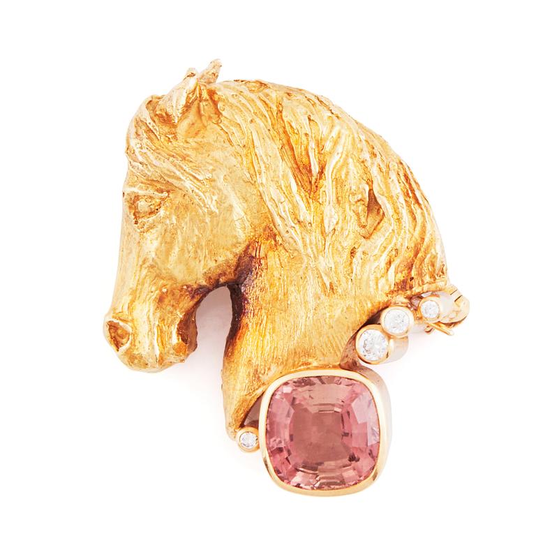 Kristian Nilsson, an 18K gold brooch set with a faceted pink tourmaline and round brilliant-cut diamonds.