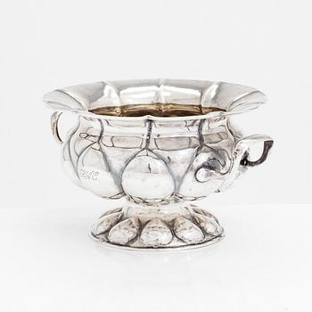 Sockerskål och sockertång, silver, Johan Fredrik Manström och Josef Nordberg, S:t Petersburg, 1861 och 1854.