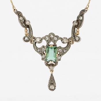 Necklace 18K gold and silver with a green stone and rose-cut diamonds.