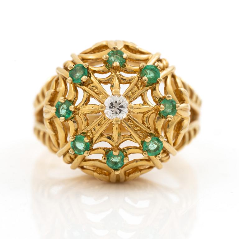 18K gold ring with small emeralds and a round brilliant-cut diamond.