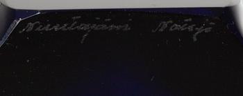 VASER, 2 st, och SKÅLAR, 2 st, glas, Jaakko Niemi, Notsjö 1900-talets senare hälft. En signerad.