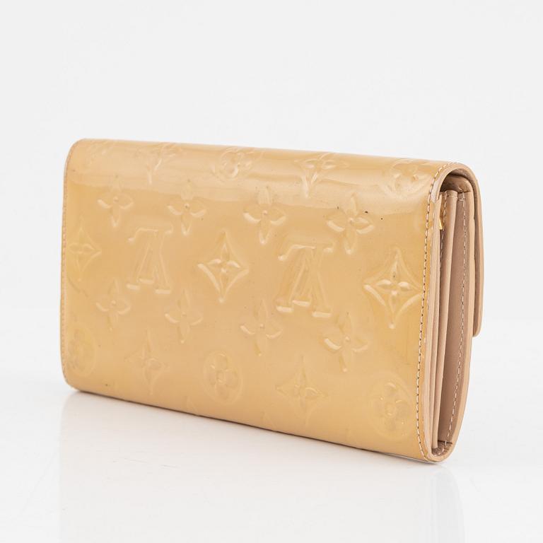 Louis Vuitton, a 'Sarah' vernis wallet.