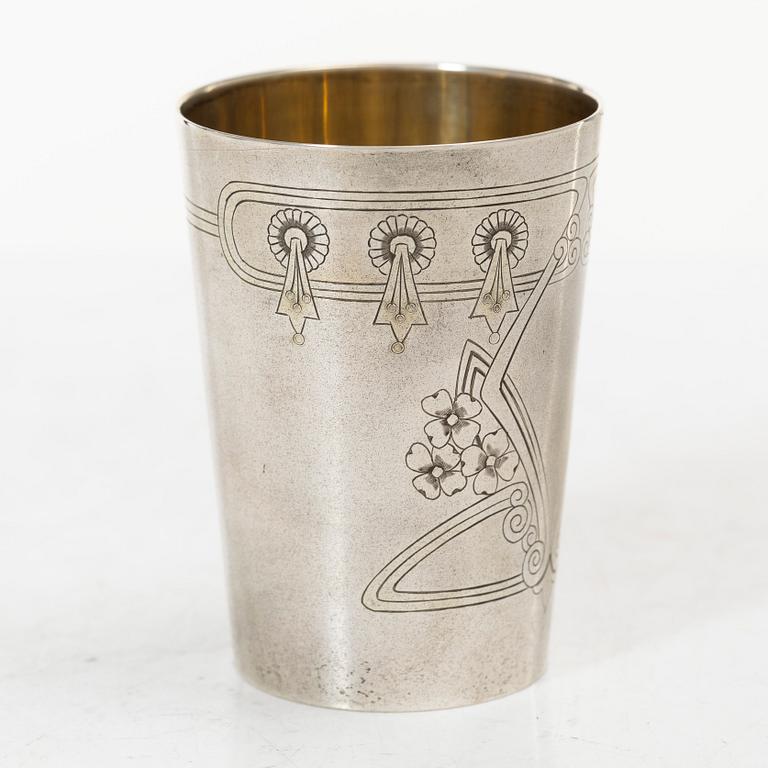 A Russian silver cup, Moscow, 1908-26.