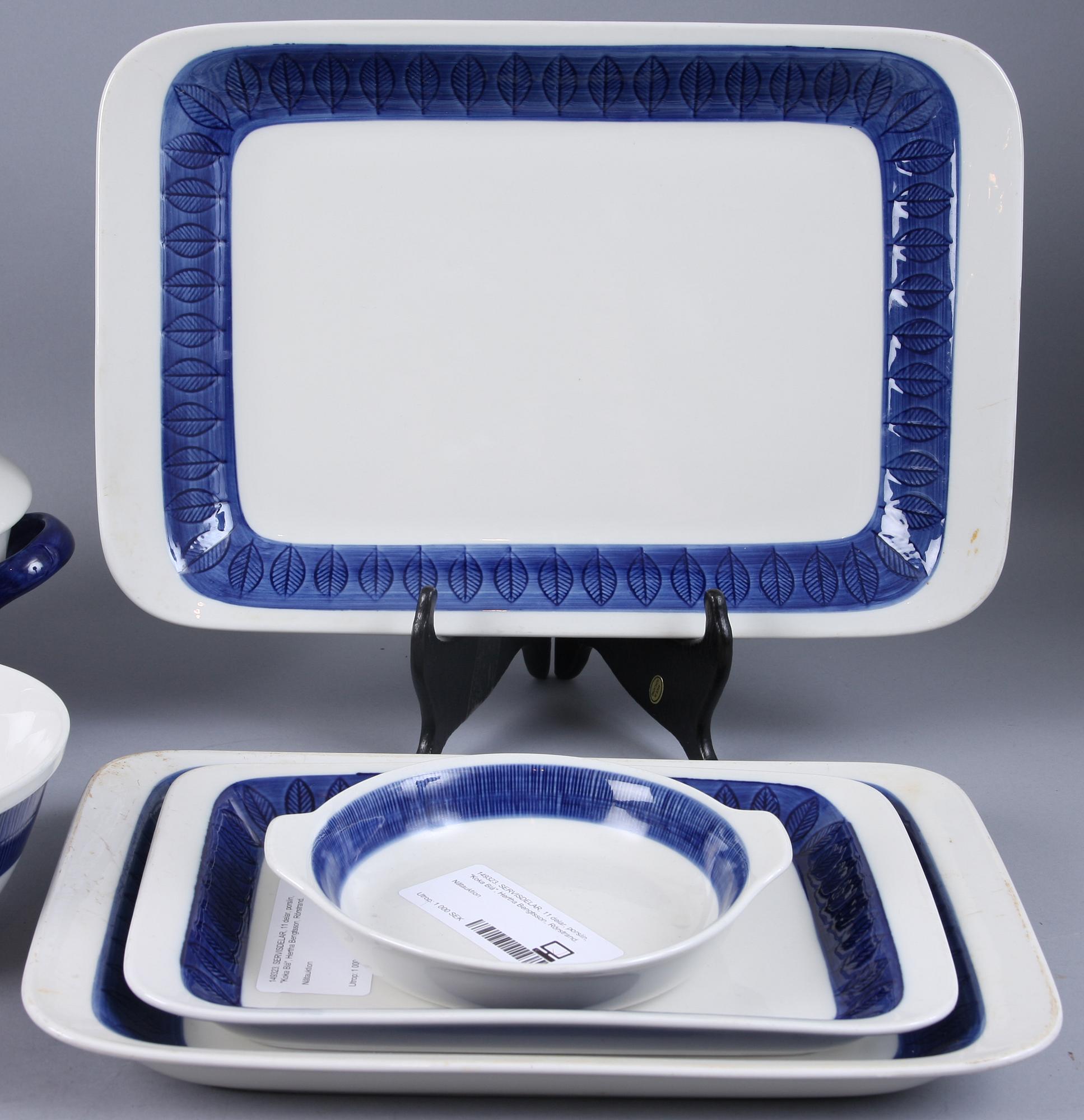 SERVISDELAR, 11 st, porslin, "Koka Blå", Hertha Bengtsson, Rörstrand.