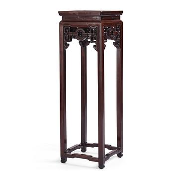 916. A hardwood tall table/pidestal, late Qing dynasty.