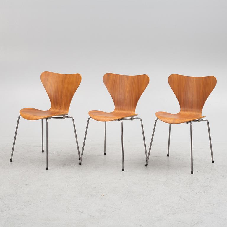 Arne Jacobsen, three "Series 7" chairs, Fritz Hansen 2015.