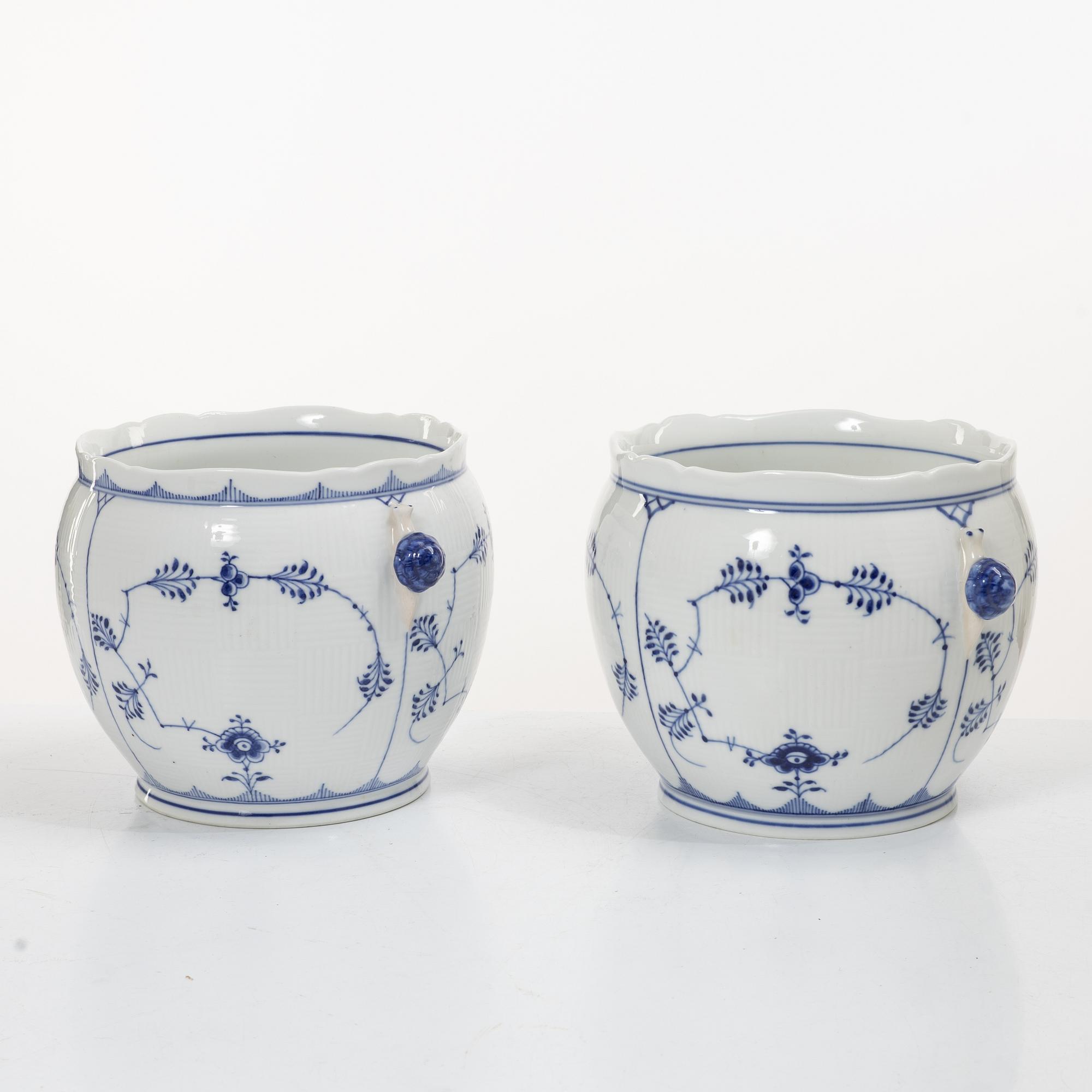 Royal Copenhagen, Outer sleeves, a pair, porcelain, "Musselmalet", model no. 126.