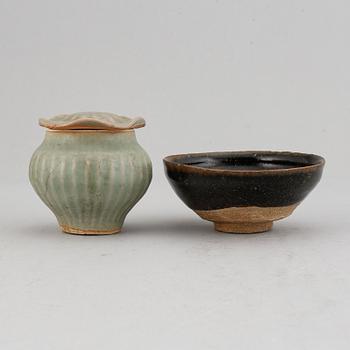 A ceramic jar with cover and a teabowl, Yuan dynasty.