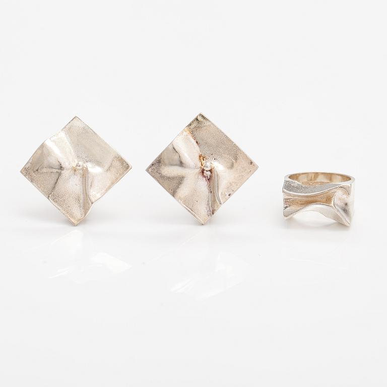 Björn Weckström, A pair of earrings and a ring made of sterling silver. Lapponia 1970 and 1977.