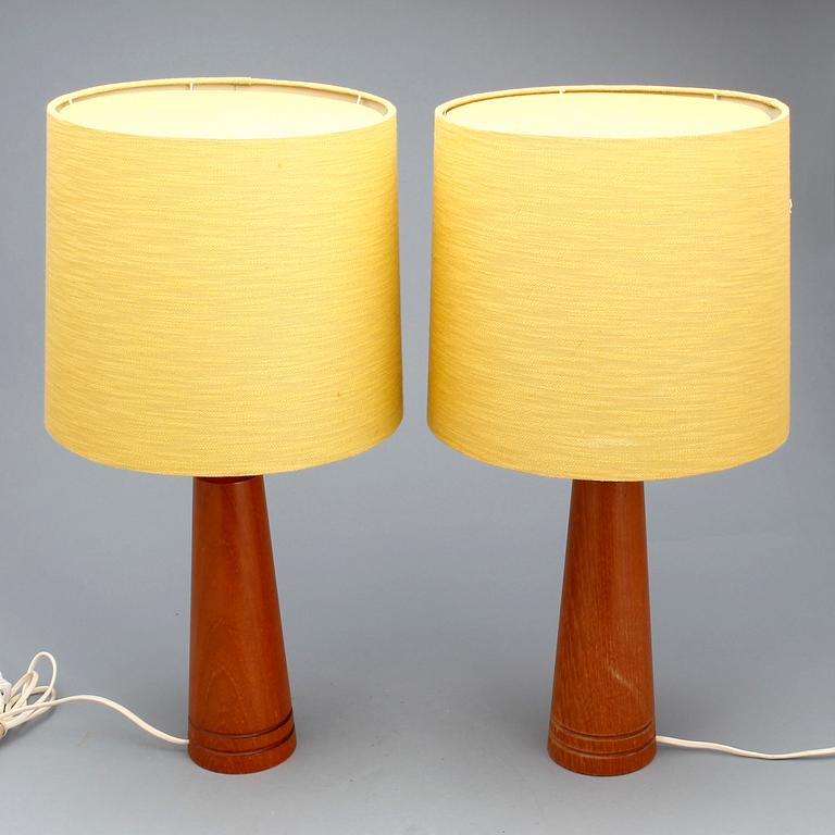 BORDSLAMPOR, ett par, Teak, 1960-tal.