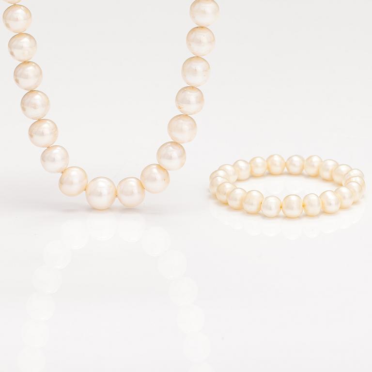 HELMINAUHA ja -RANNEKORU, viljellyt helmet ja metallia.