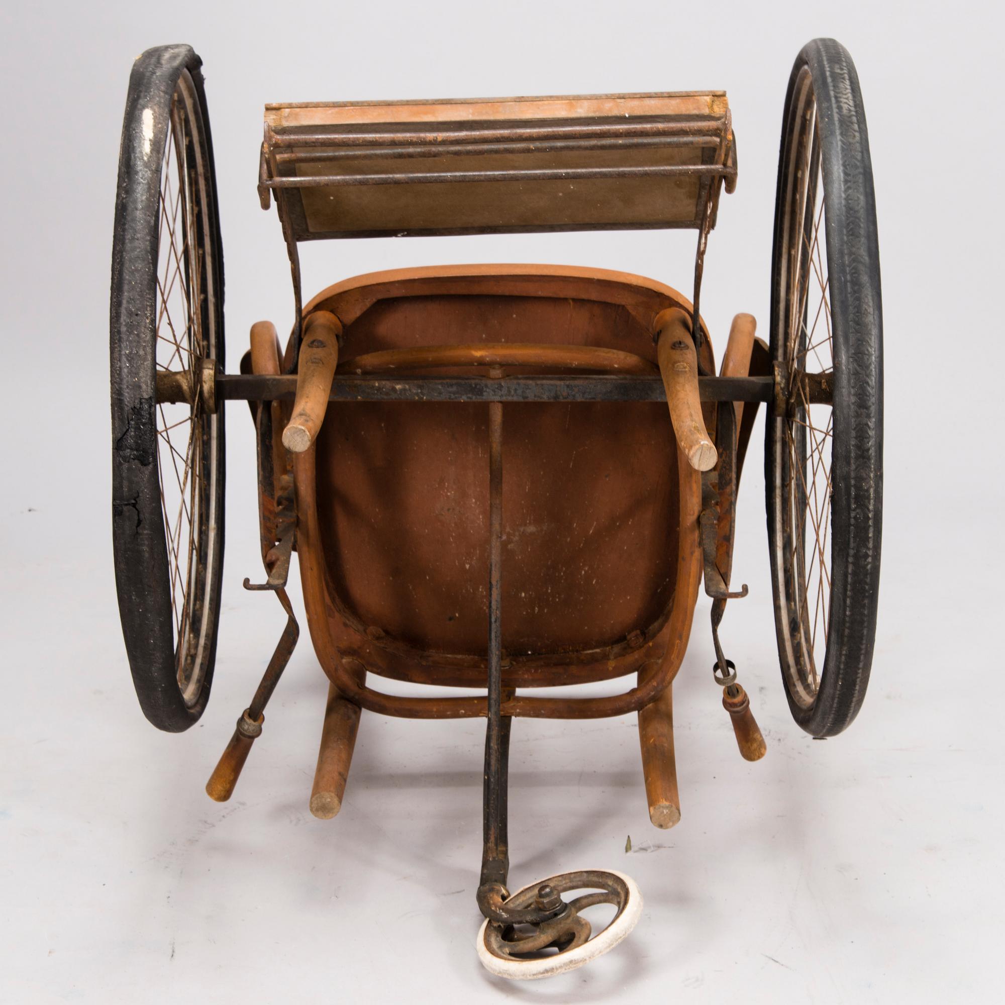 PYÖRÄTUOLI, 1900-luku.