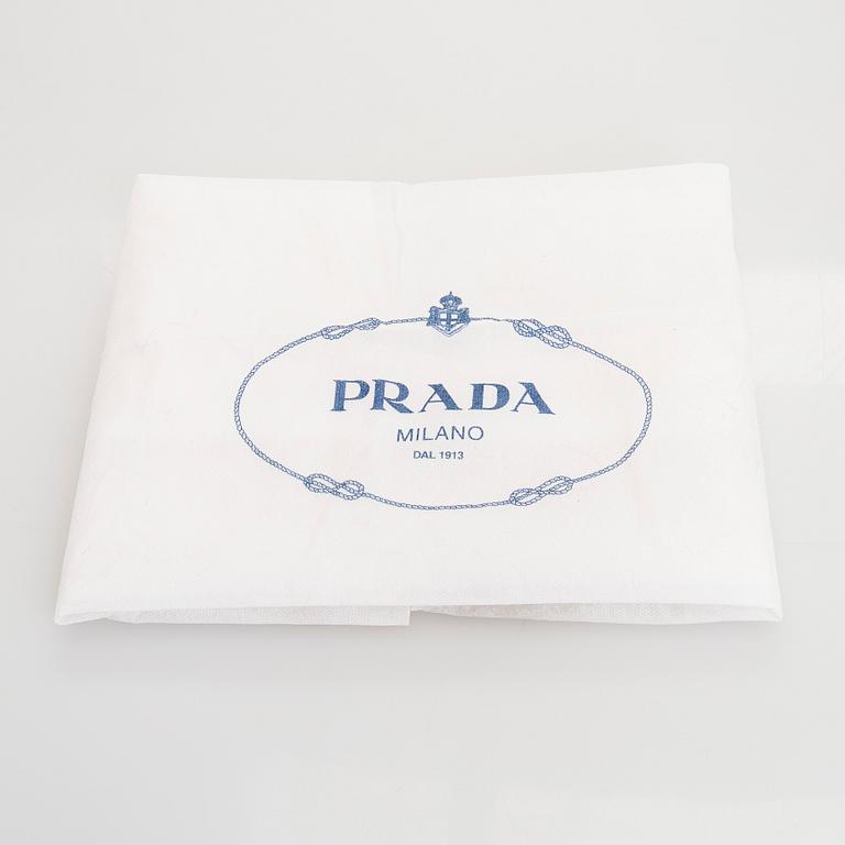 Prada, A 'Vitello Daino Tote' bag.