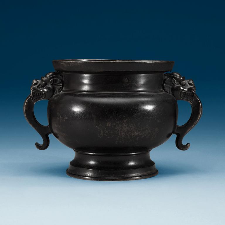 A bronze censer, Ming dynasty (1368-1644), with seal mark.