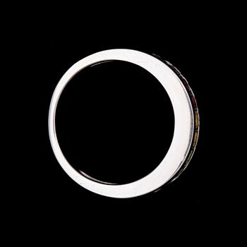 RING, 14k vitguld flerfärgade radiantslipade ädelstenar. Vikt 3,5.