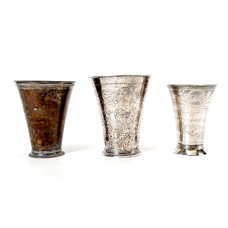 A Swedish 18th/19th century set of three silver beakers, weight 252 grams.