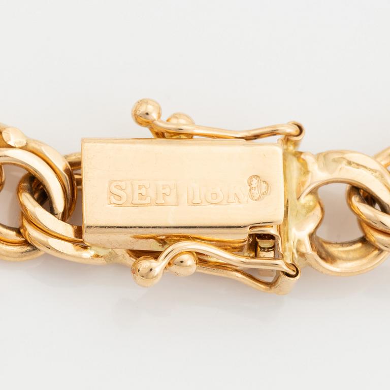 18K gold bracelet.