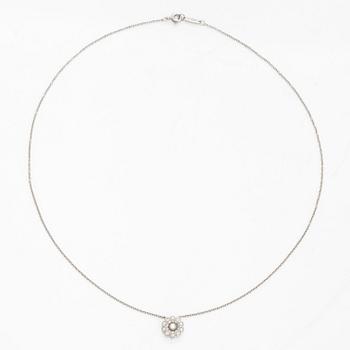 Tiffany & Co, a platinum necklace with brilliant-cut diamonds.