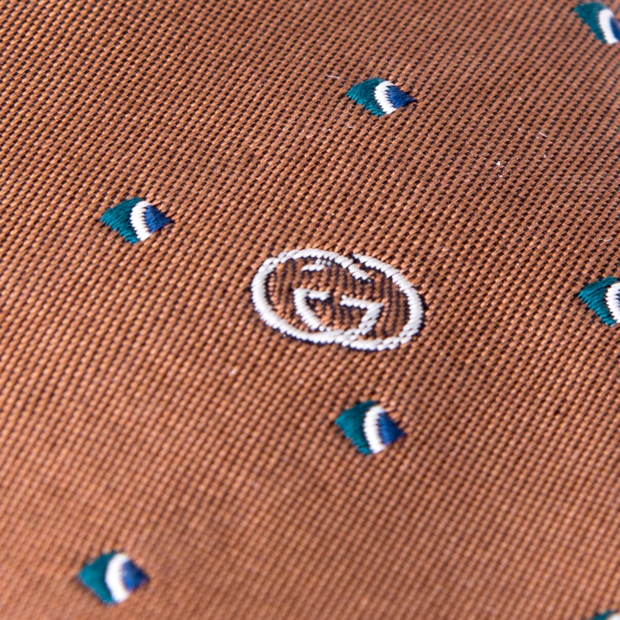 SLIPS, Gucci.