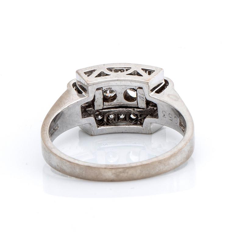 DIAMOND RING 18K whitegold brilliant and single-cut diamonds 0,53 ct in total inscribed.